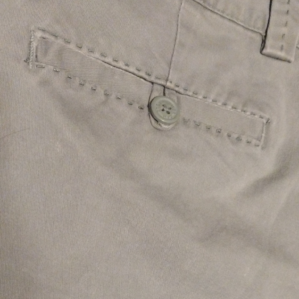 American Eagle Outfitters Women's Light Gray Shorts With Pink Inside Lining​ - Picture 10 of 10